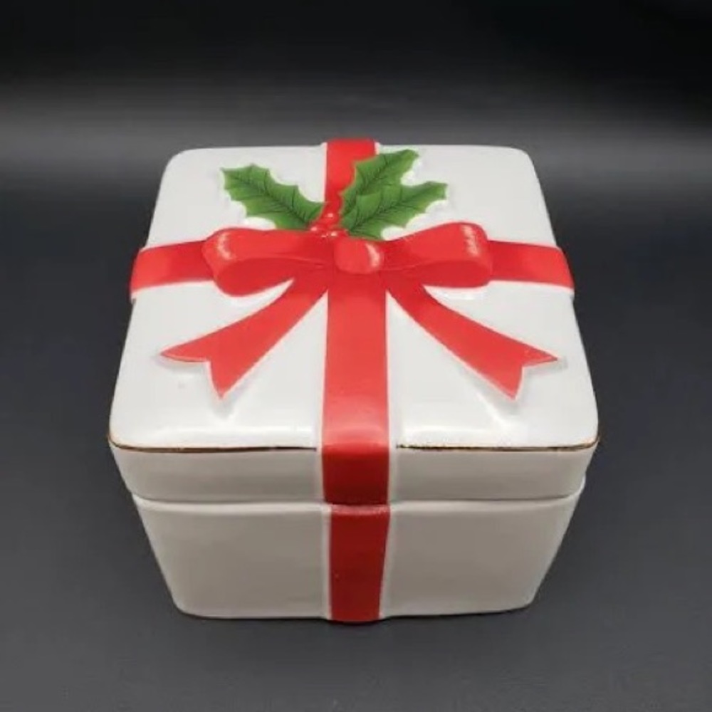 Mount Clemens Pottery Christmas box